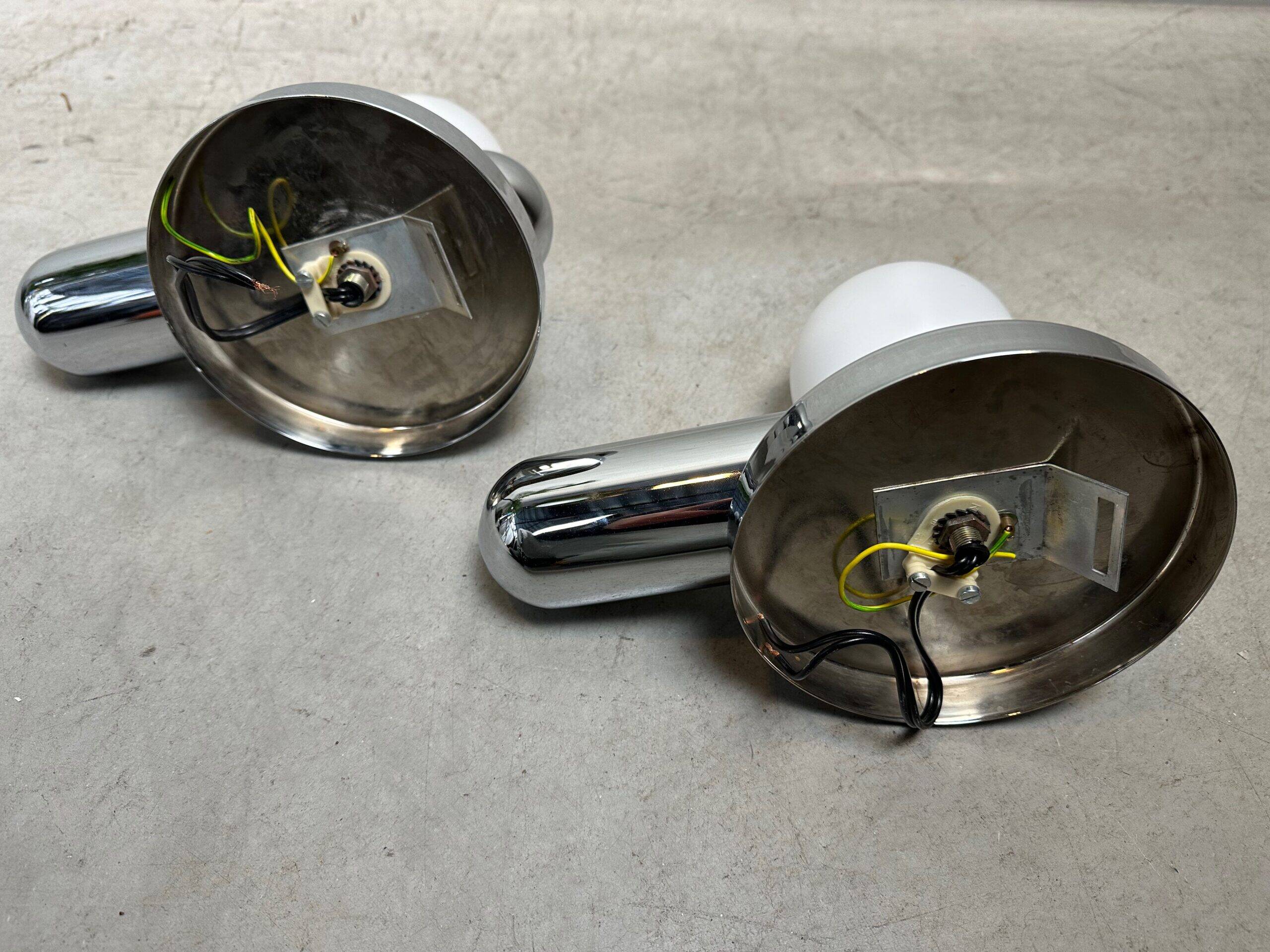2x vintage design wall lamps – chrome and opaline