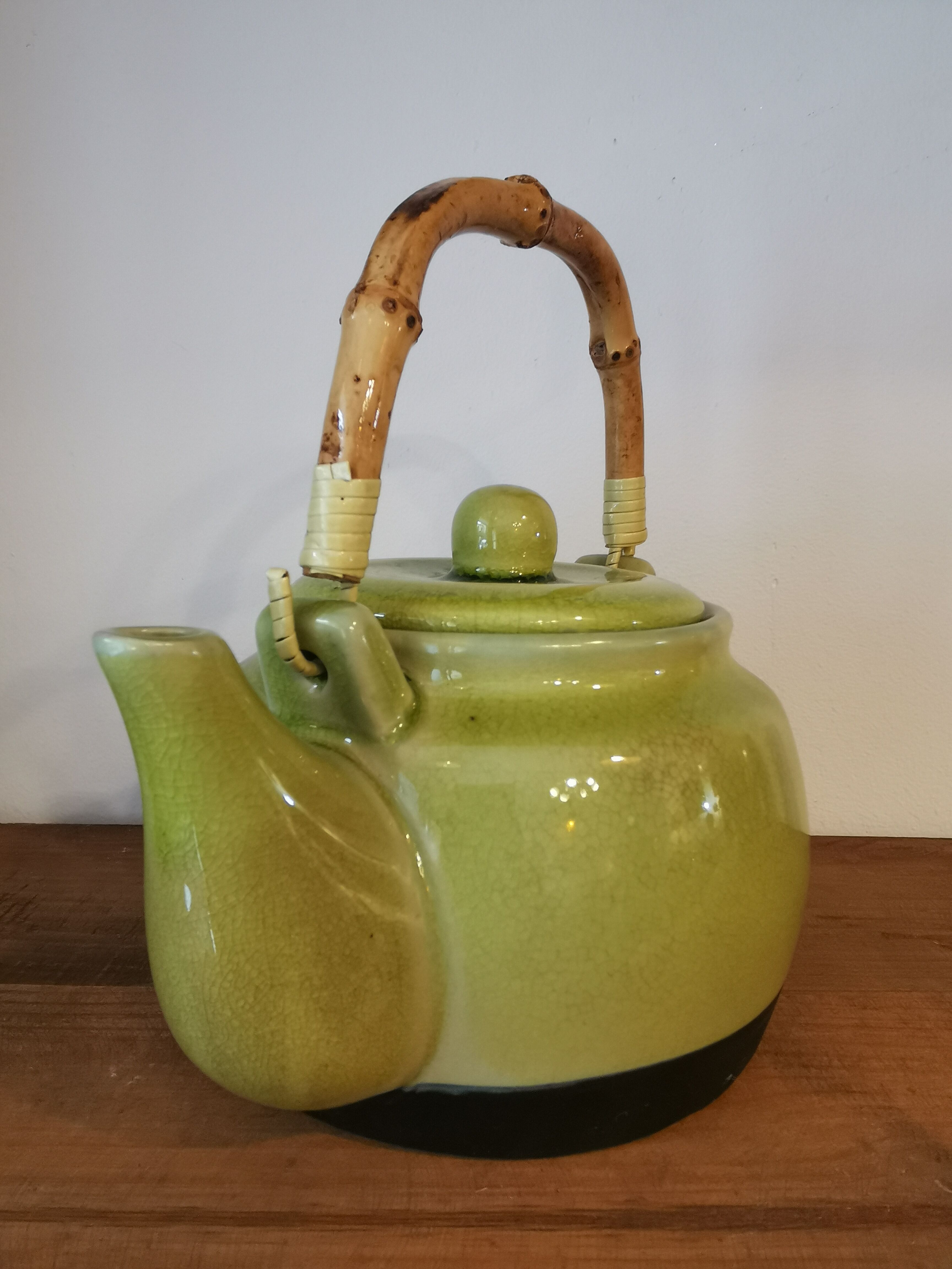 Teapot in glazed stoneware and bamboo