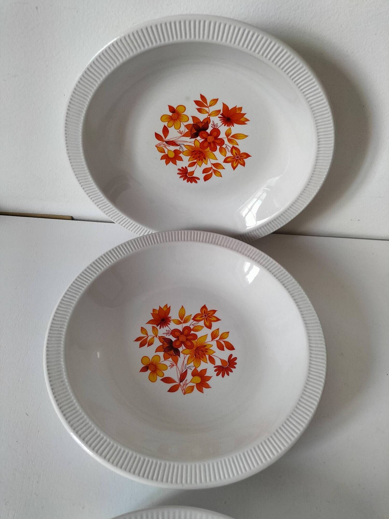 6 flower power plates from the 70s