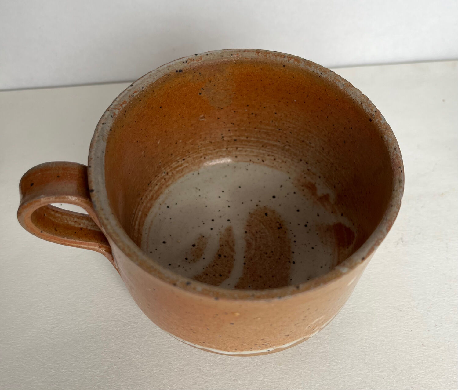 2 grandes tasses en grès