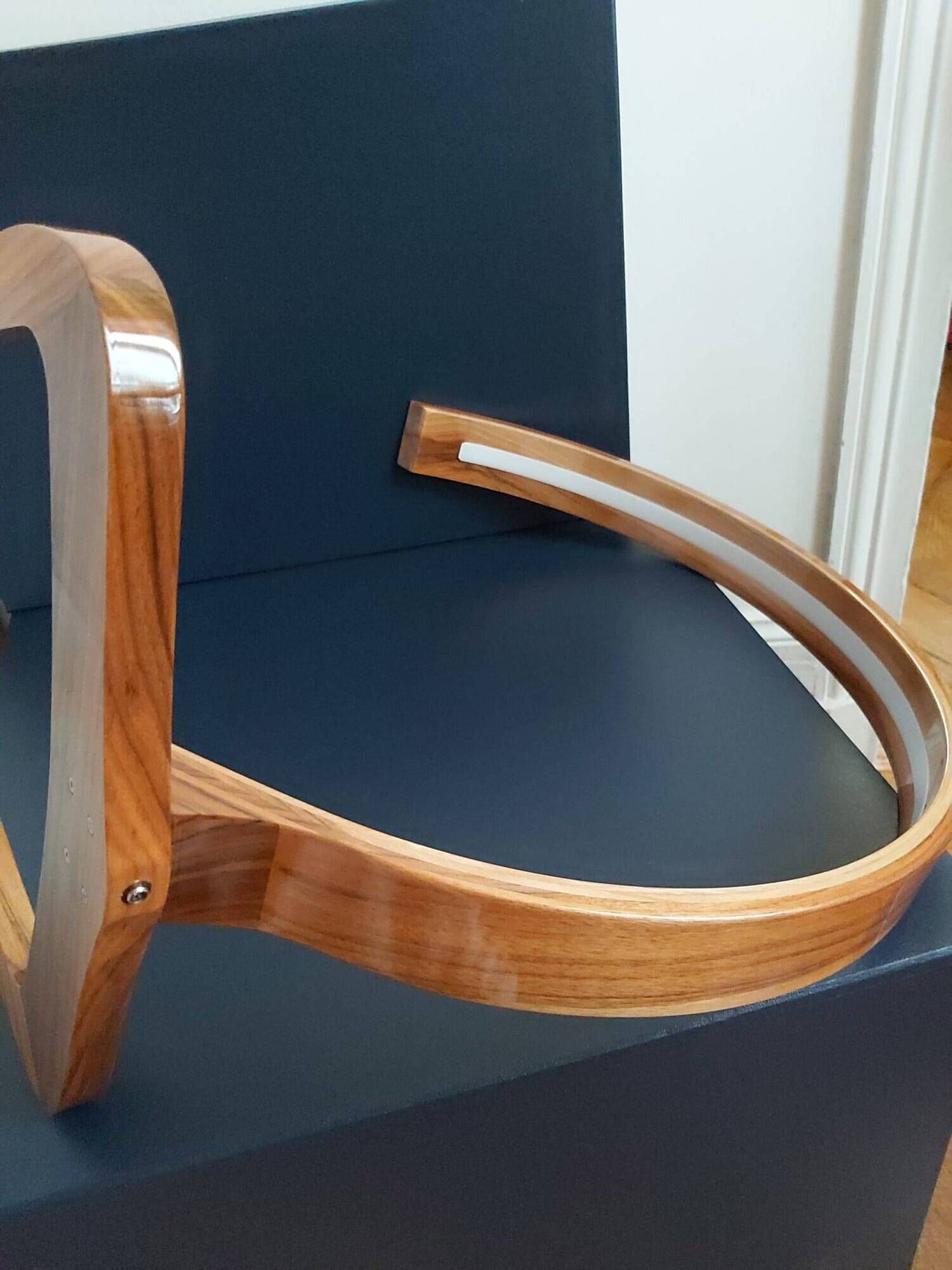 Scorpio table lamp, solid walnut, design matevž klopčič (m-interi)