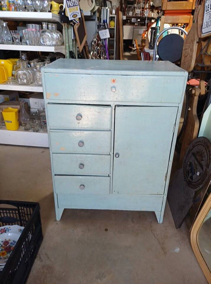 Trade furniture / Vintage celadon blue chest of drawers