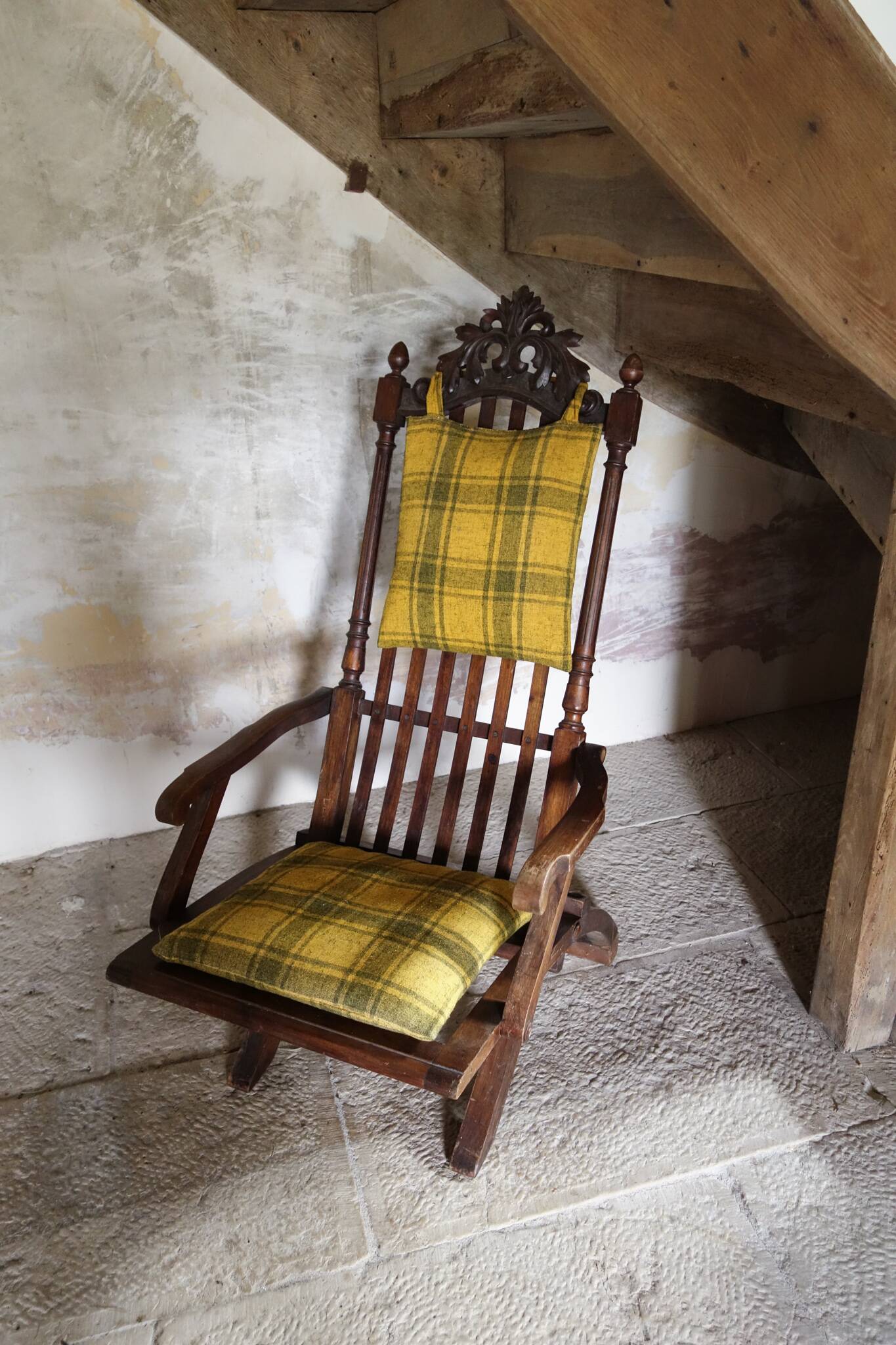 Colonial Folding Armchair
