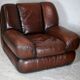 Ensemble fauteuil et table basse cuir, Italie, circa 1970. space age