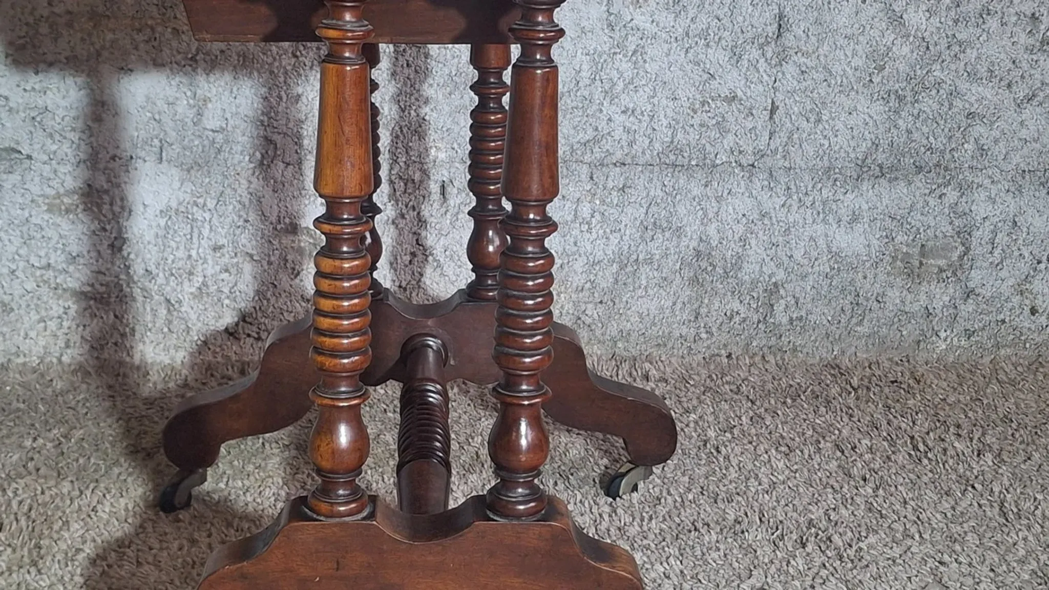 Table de couture victorienne anglaise à abattants, XIXe siècle