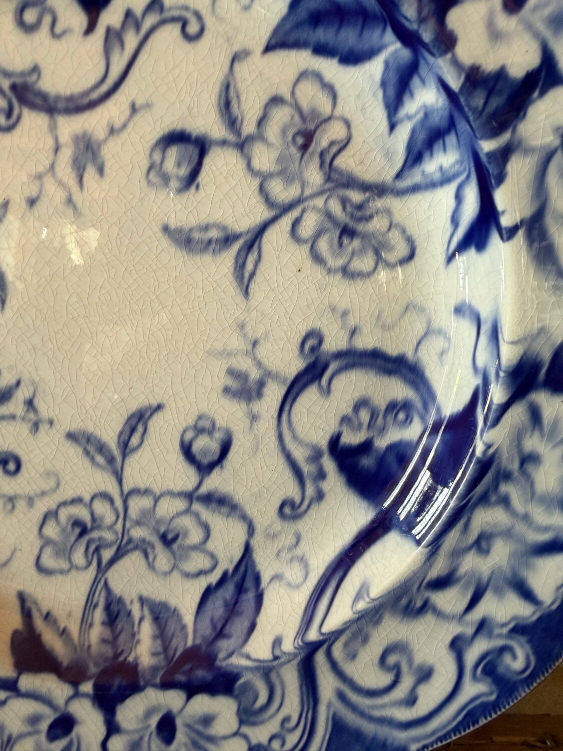 Round plate in ironstone Creil and Montereau model Flora