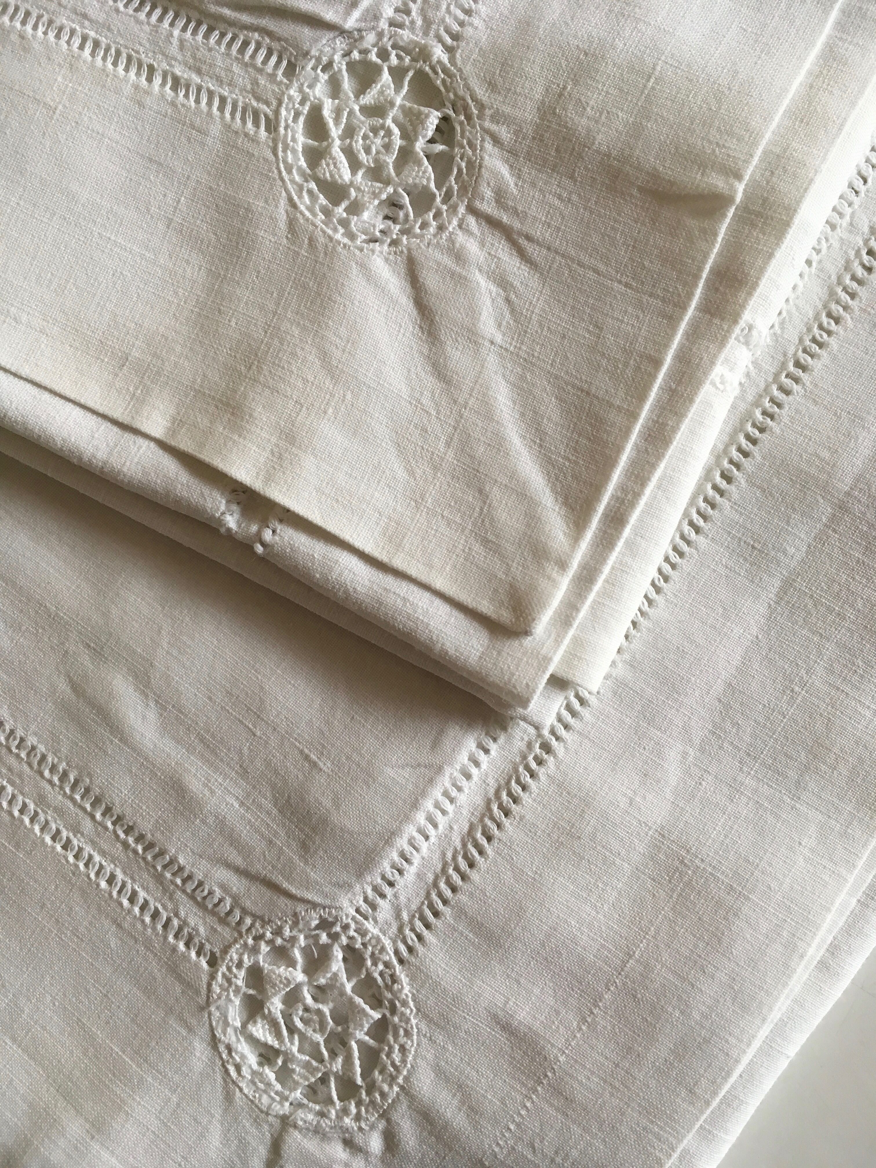 Pair of percale pillowcases embroidered days