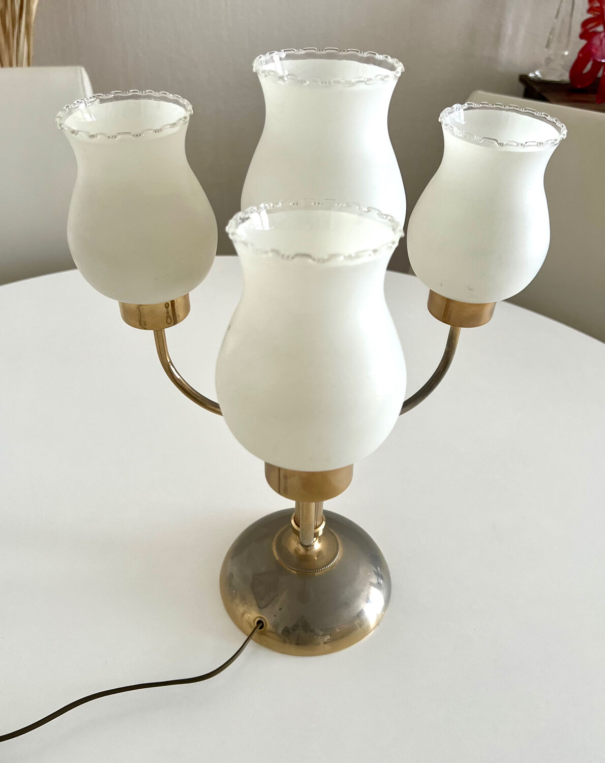 Vintage table lamp with 5 lights – frosted glass and gold metal
