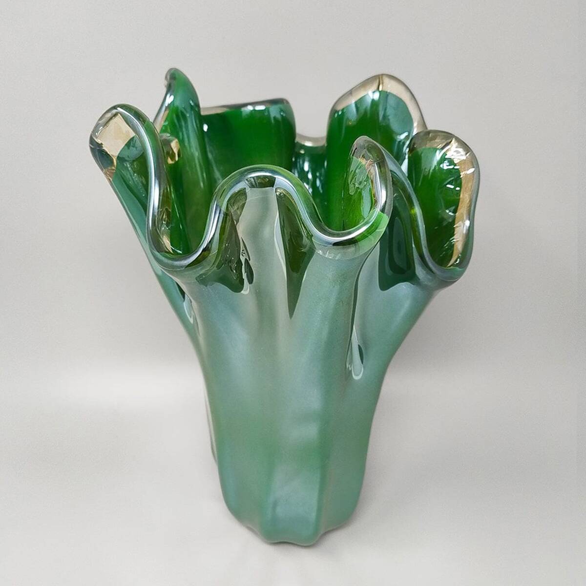 1970s Exquisite "Fazzoletto" Murano Glass Vase by Dogi. Made in Italy