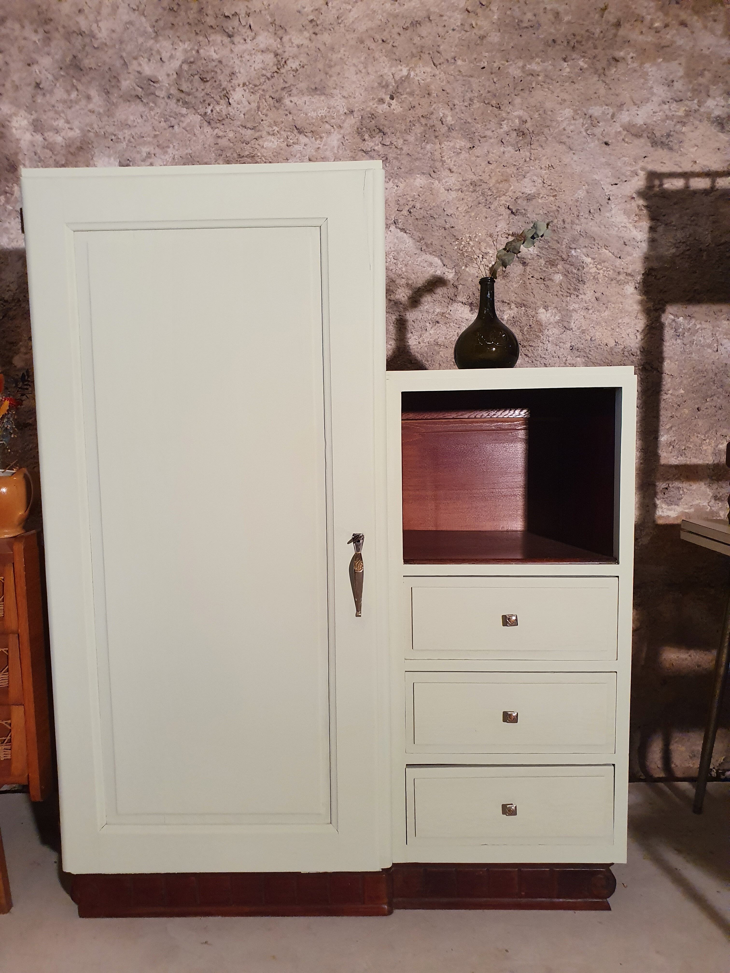 Armoire asymétrique