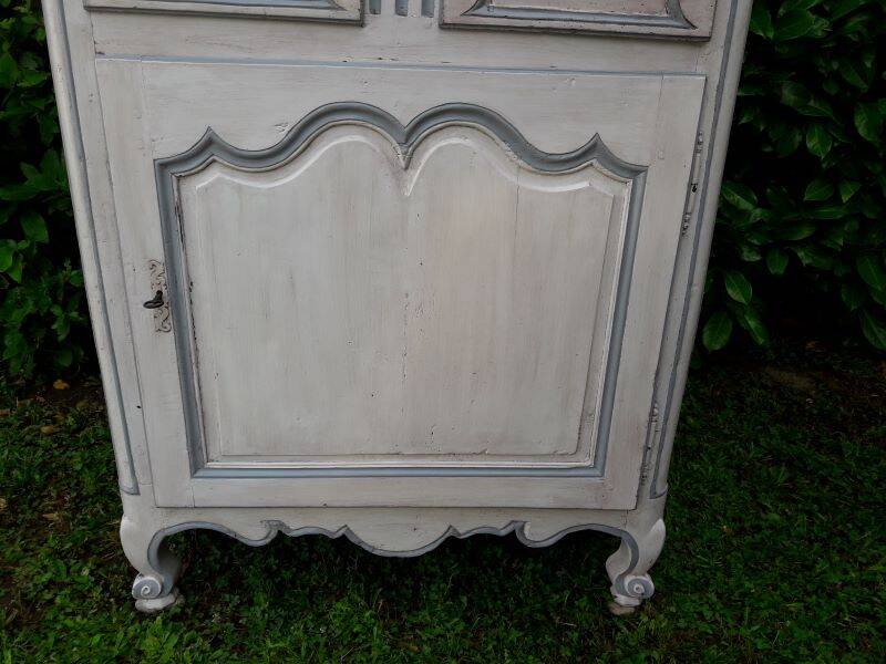 Bonnetière, standing man, Louis XV, 18th century walnut