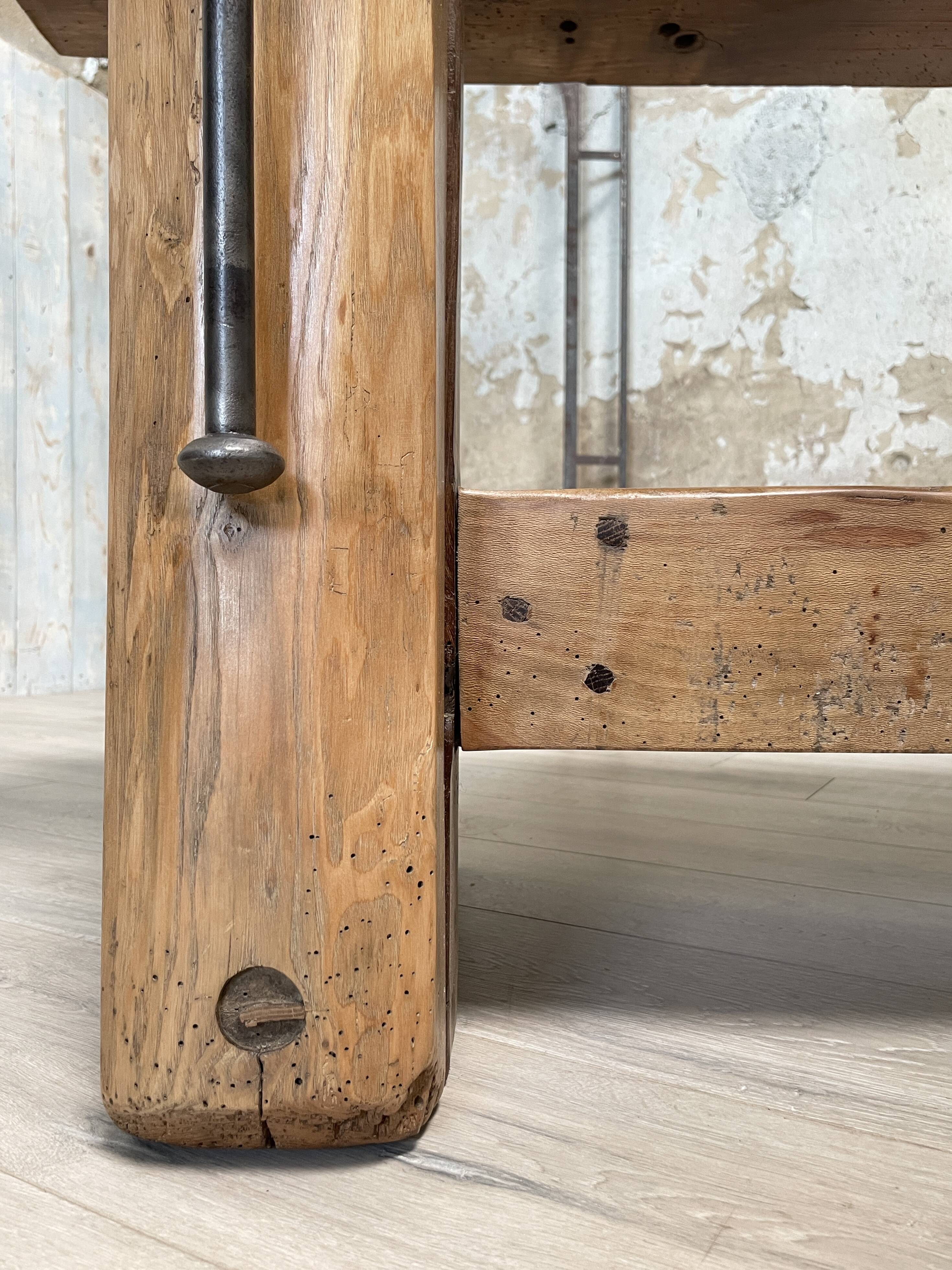 Solid wood carpenter's workbench