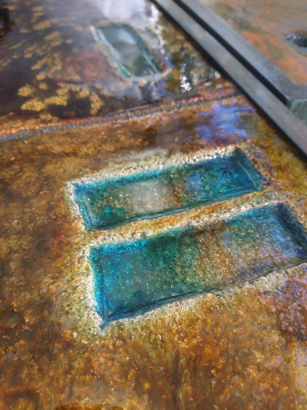 Set of 2 tables enamelled lava