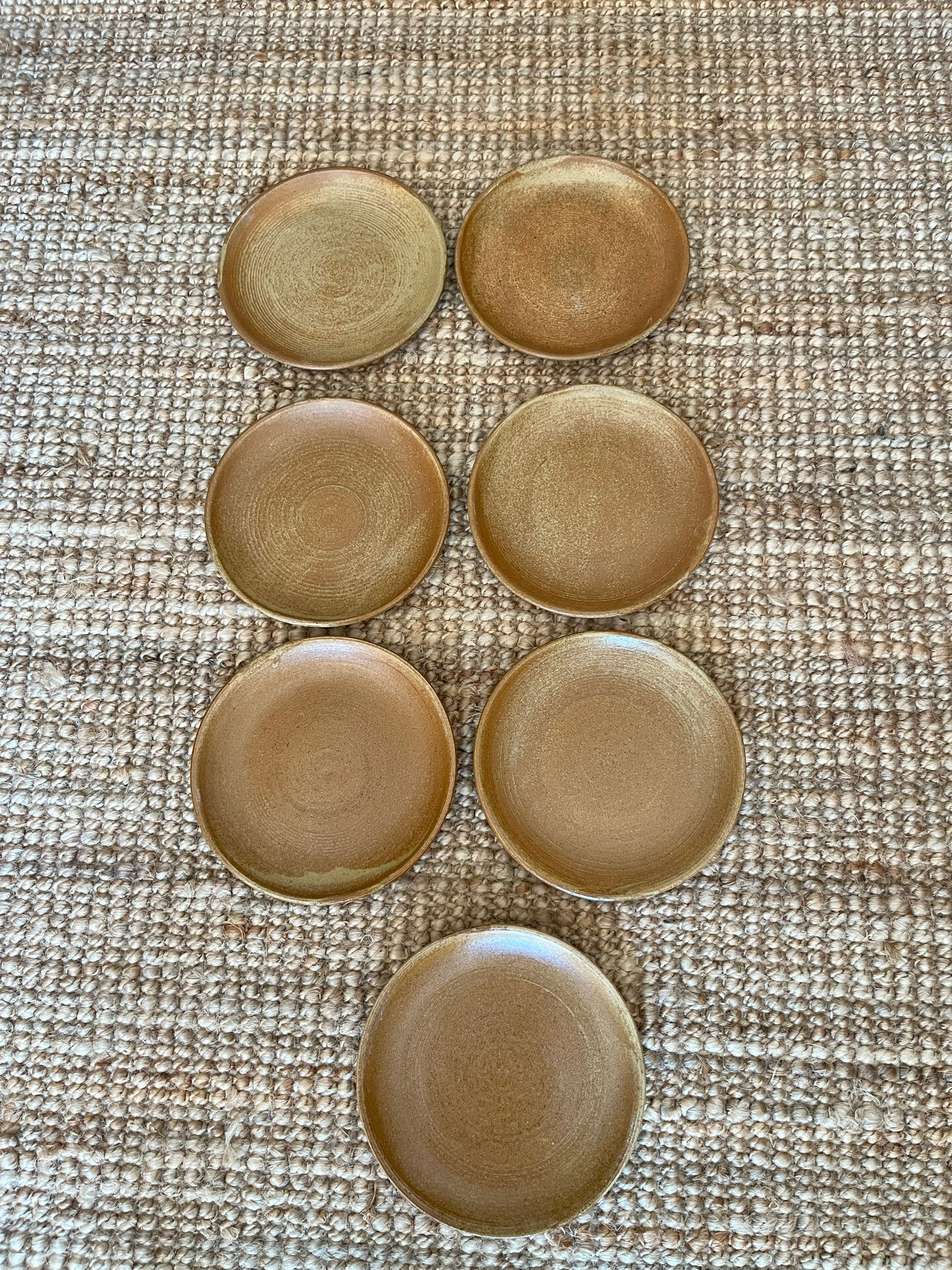 7 dessert plates in stoneware