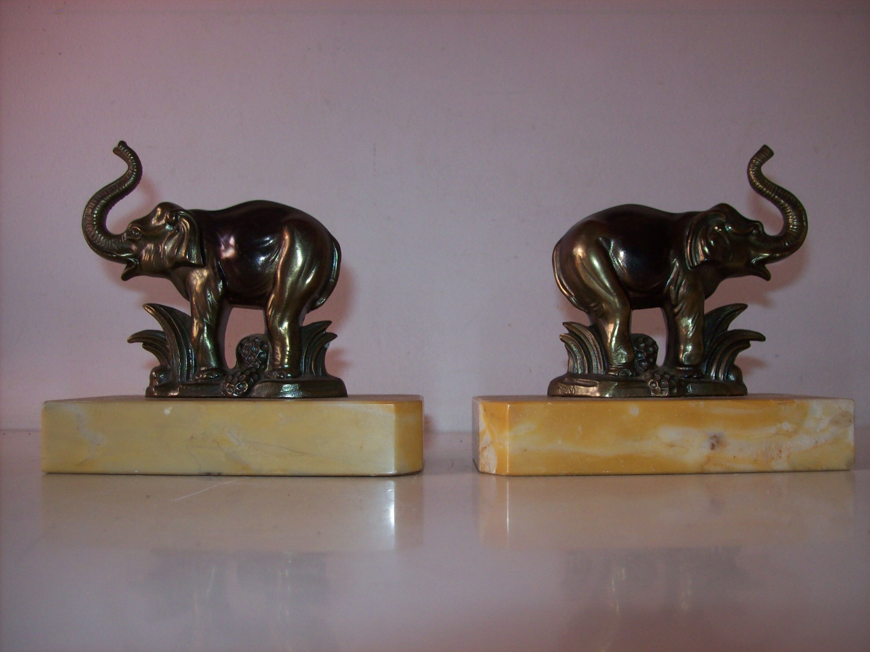 Elephant bookends