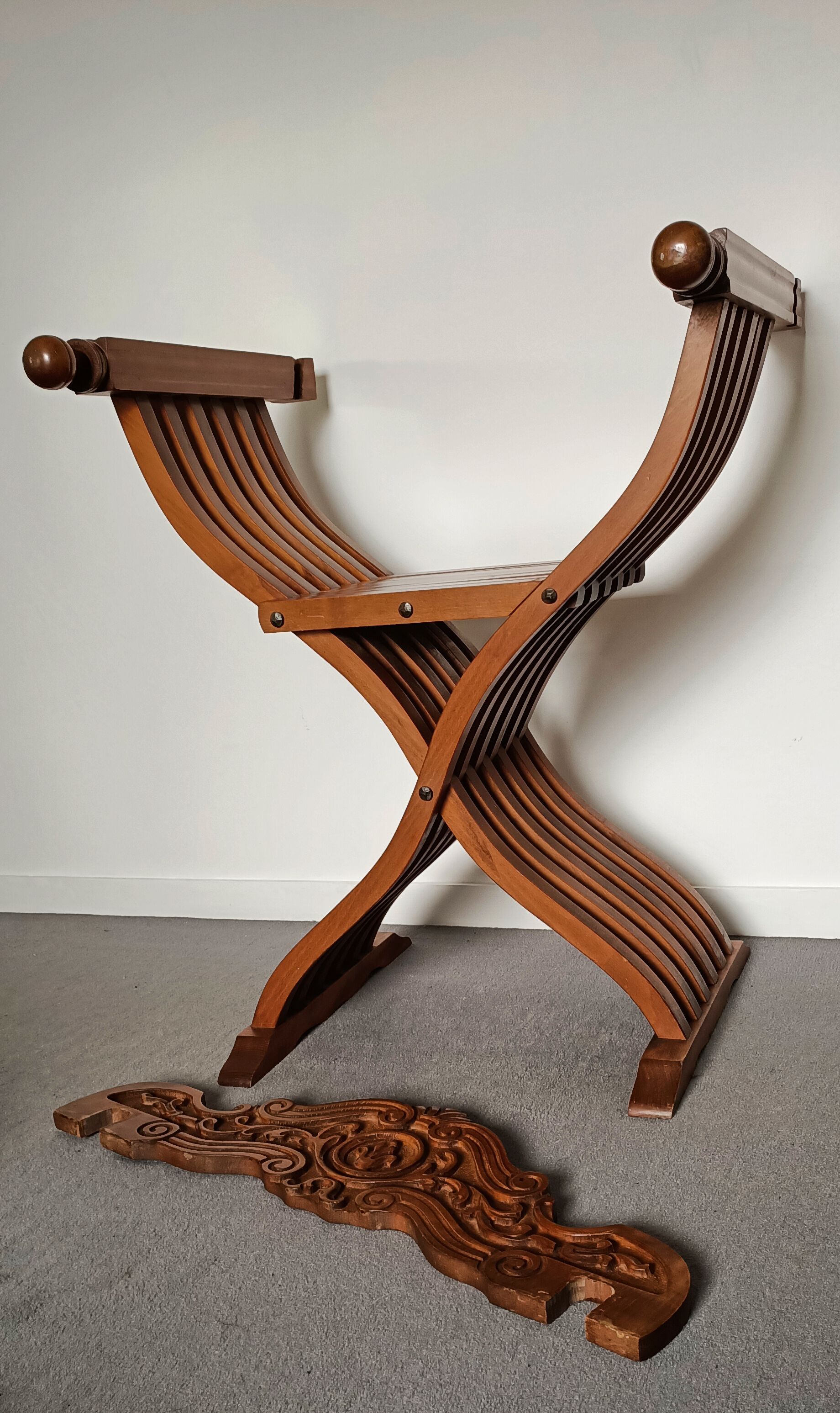 Fauteuil savonarola italien