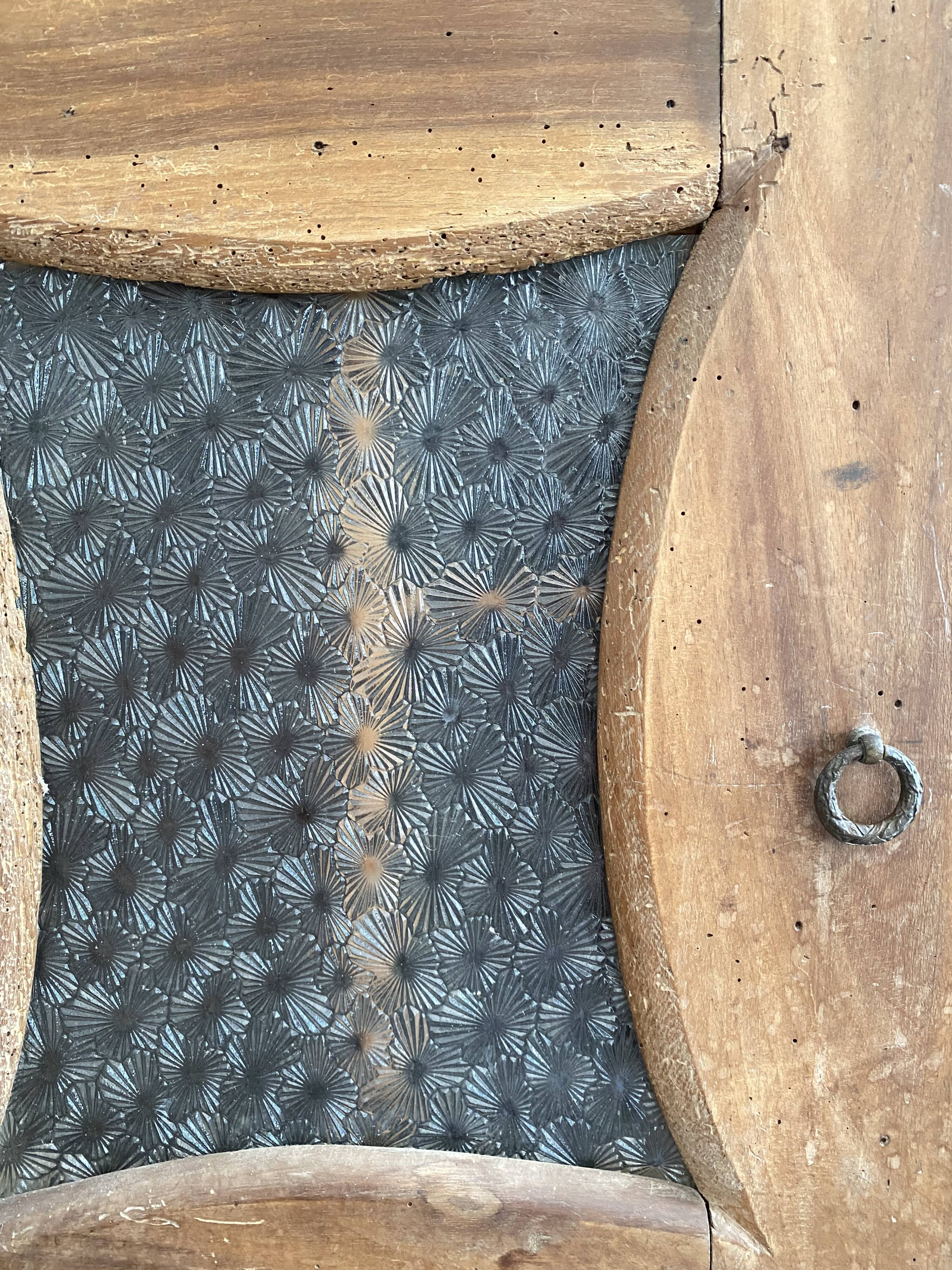 Armoirette murale en bois brut