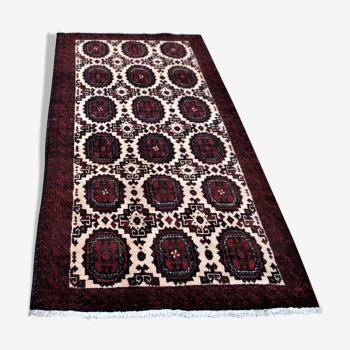 Ancient Persian carpet. 194 x 102 cm.