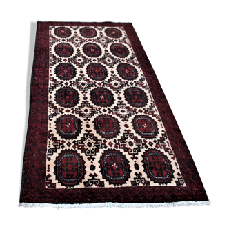 Ancien tapis persan. 194 x 102 cm.