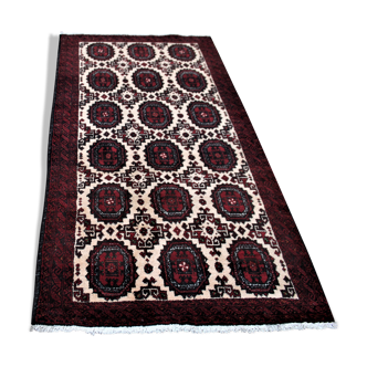 Ancient Persian carpet. 194 x 102 cm.