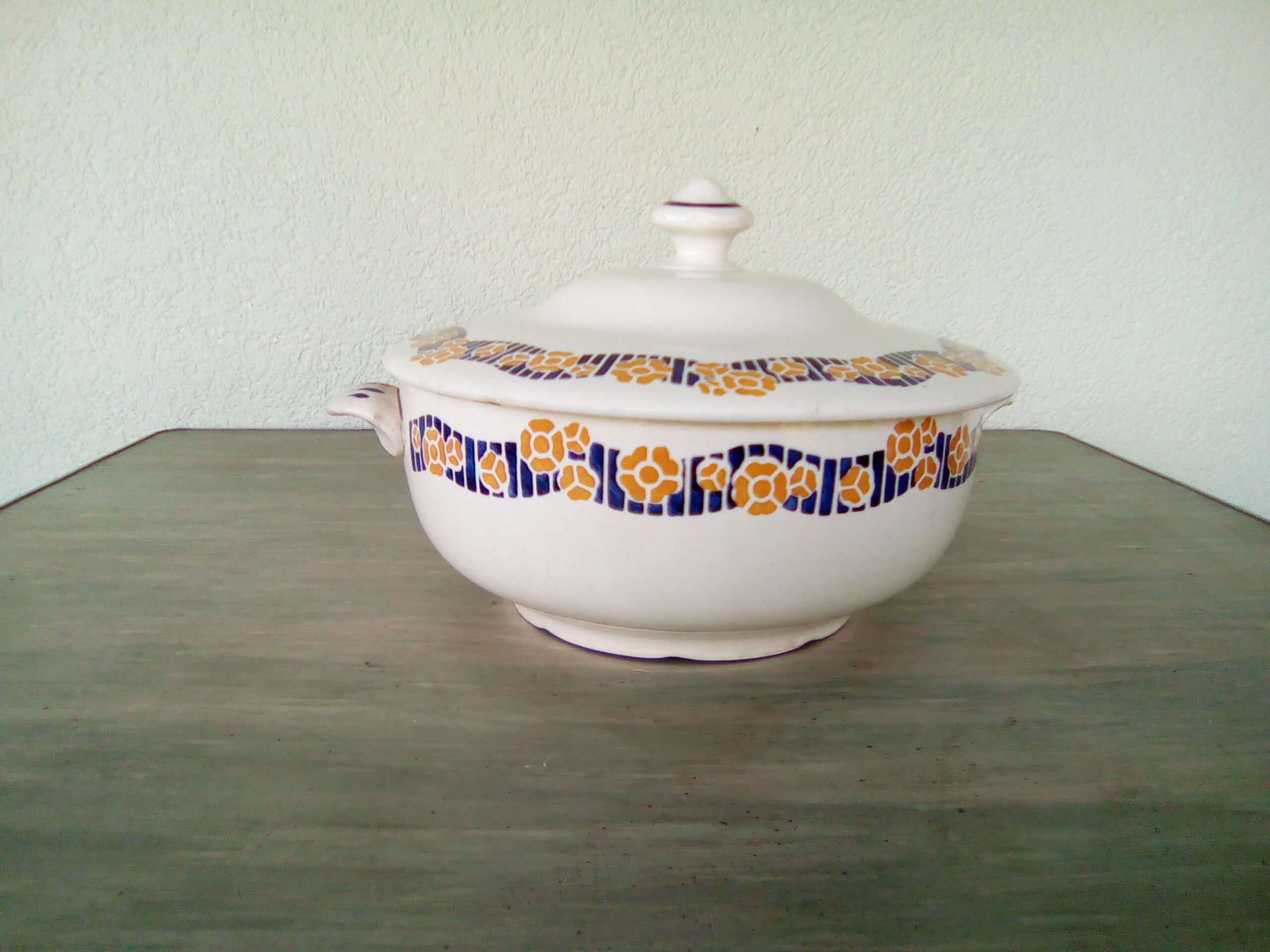 Soupière terre de fer Choisy le roi