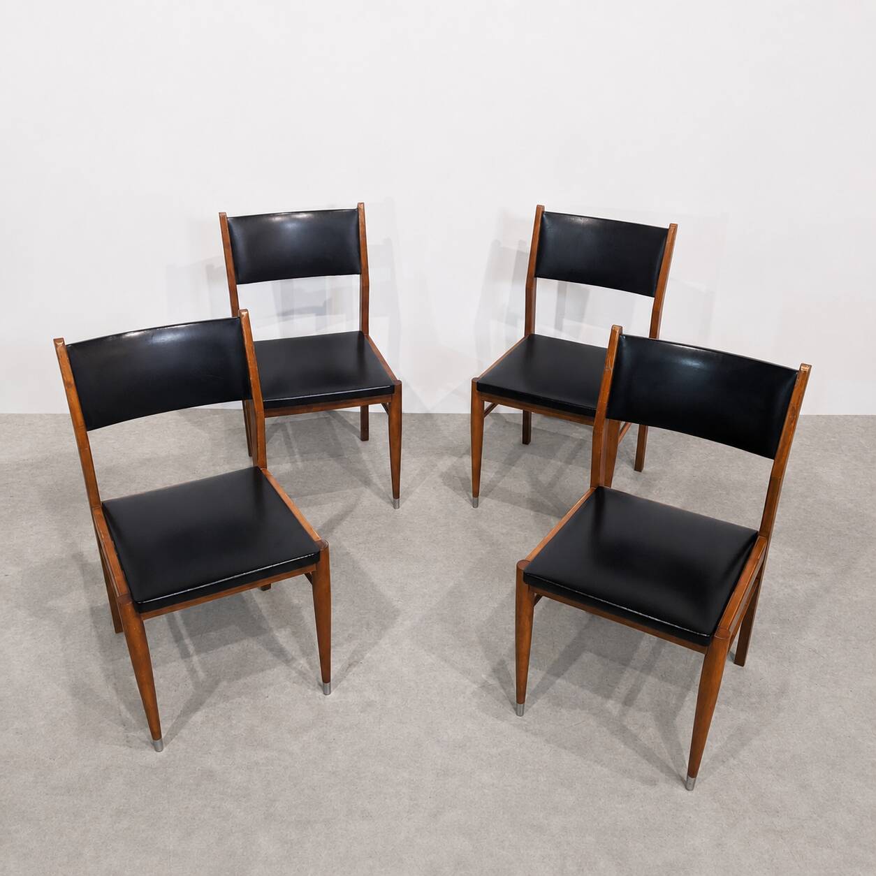 Set of 4 vintage Scandinavian chairs from the 1960s.