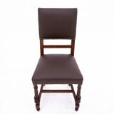 Antique table with 6 chairs from around 1880. After renovation.