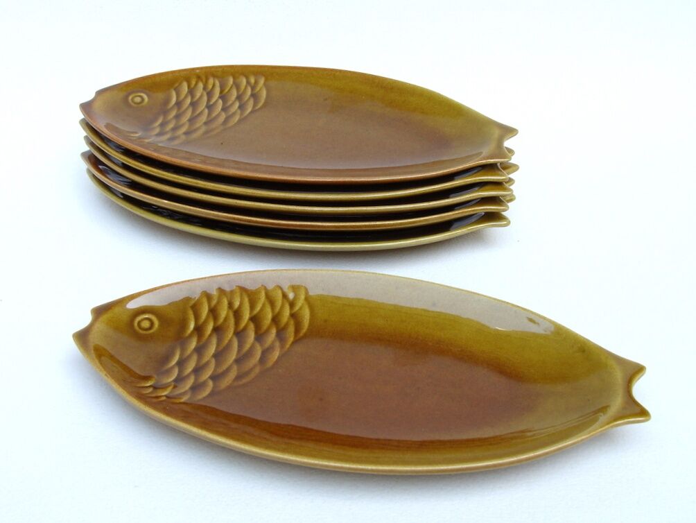 6 vintage fish-shaped plates