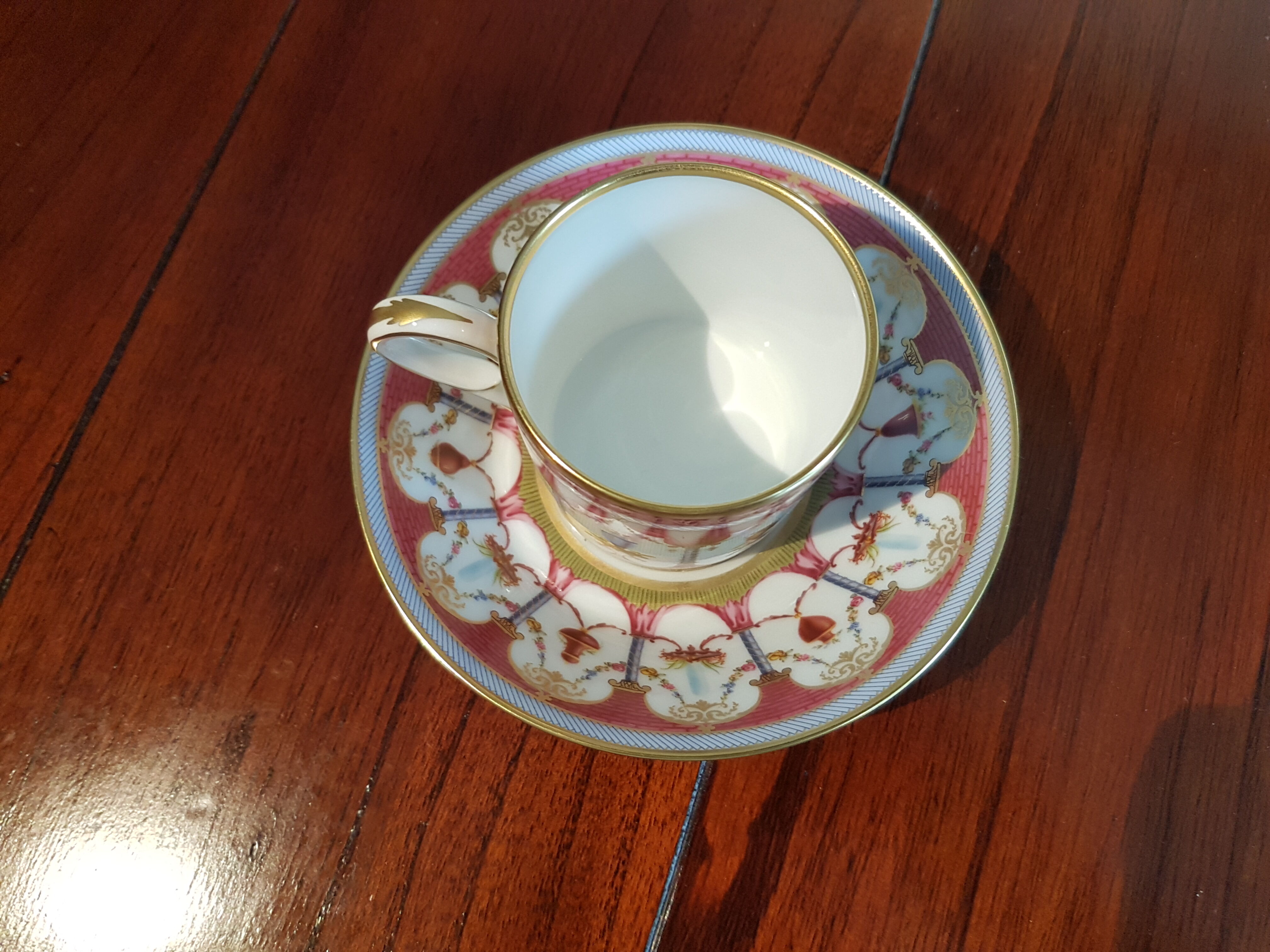 Porcelain cup and cup, royal manufacture of Limoges