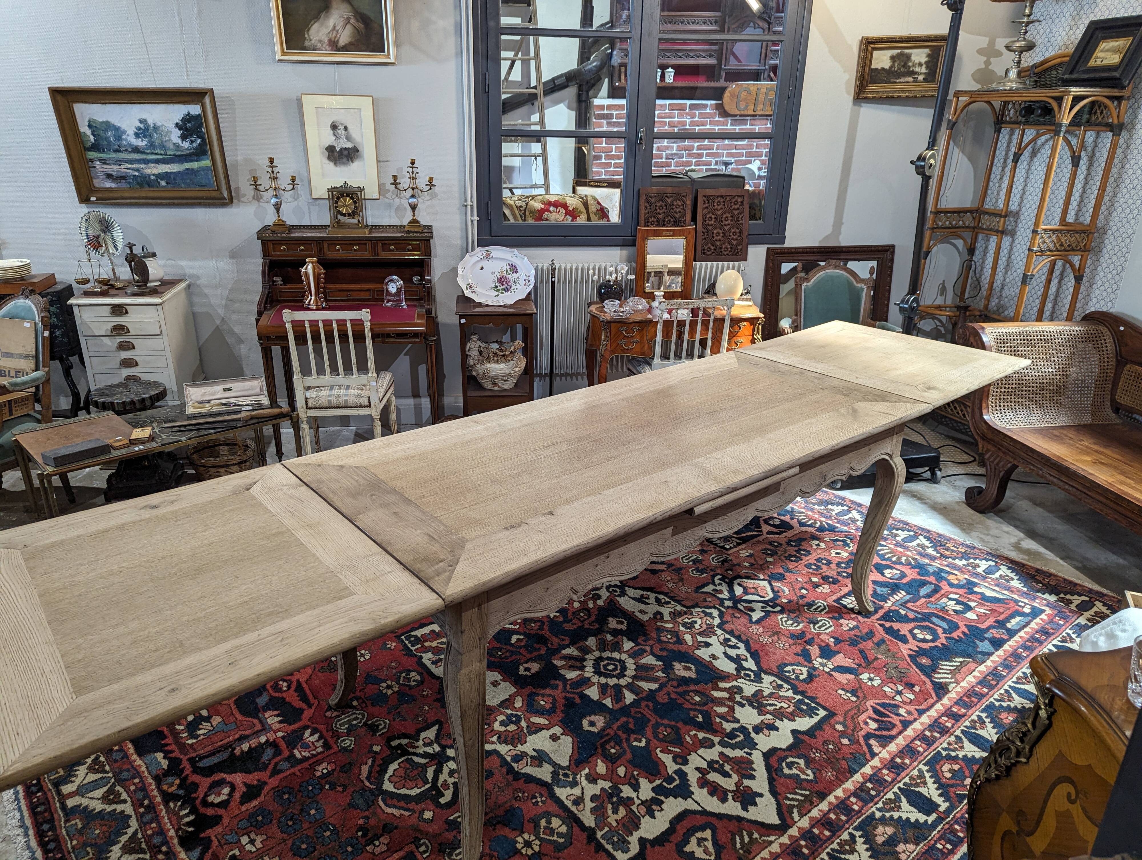 Table de ferme de style louis XV