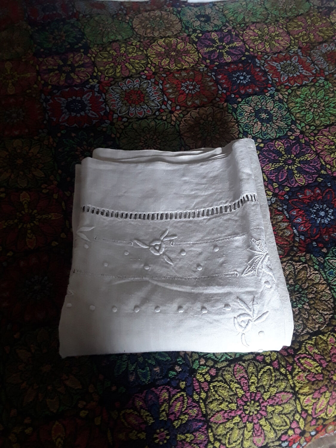 Drap blanc 2 personnes en coton brodé de roses