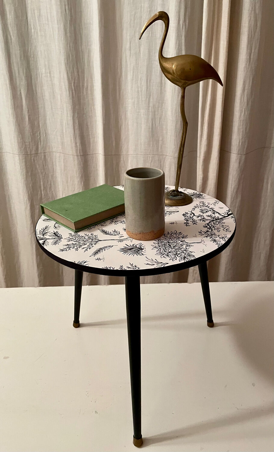 Petite table tripode guéridon