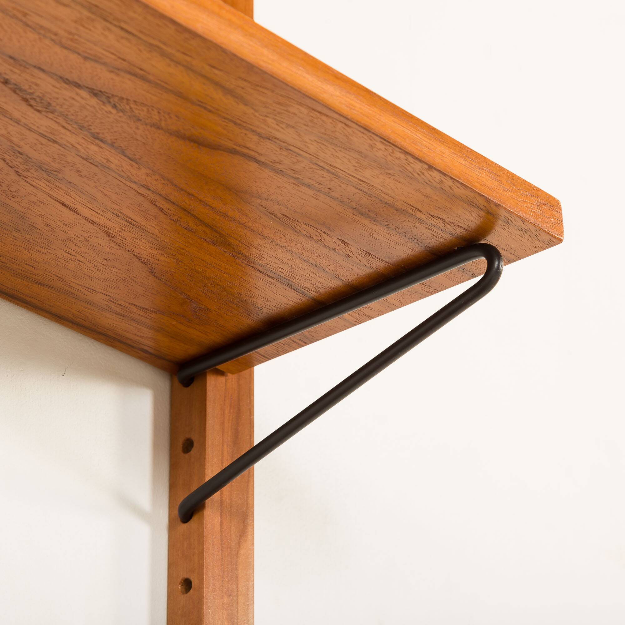 Étagère en teck scandinave des années 1970 avec un console.