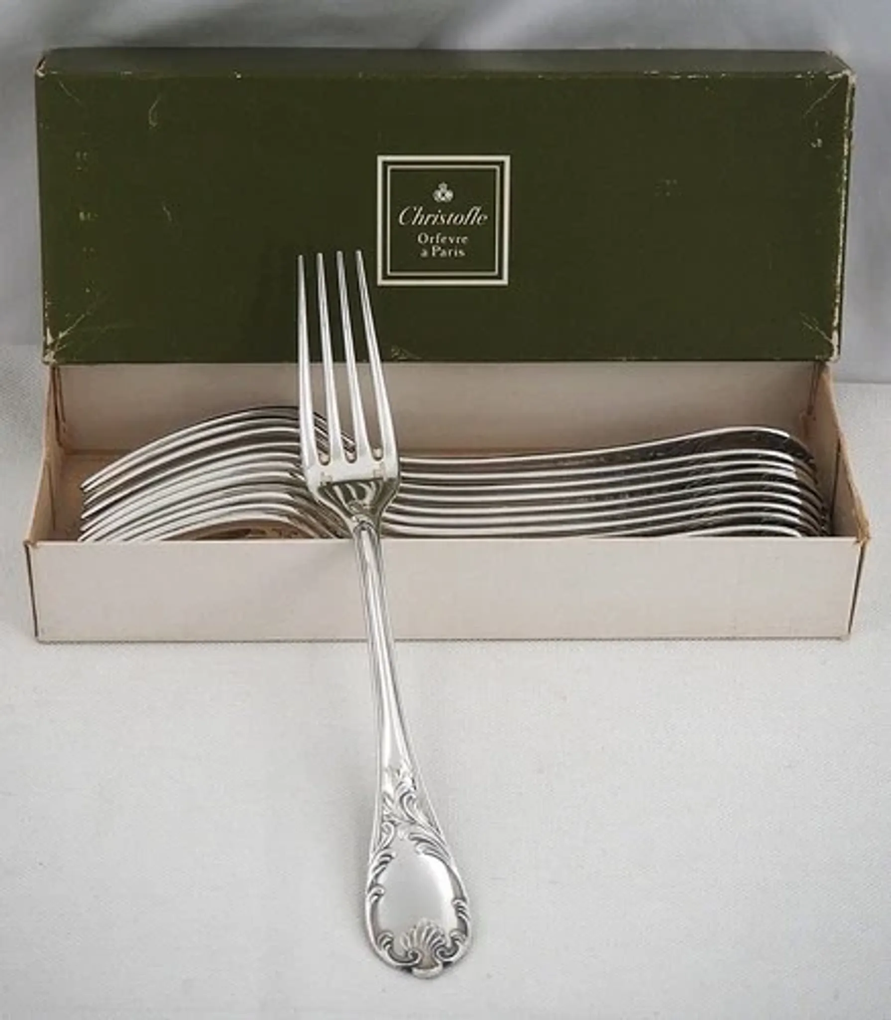 Christofle Marly, 12 silver-plated table forks, excellent condition.