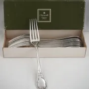 Christofle Marly, 12 silver-plated table forks, excellent condition.