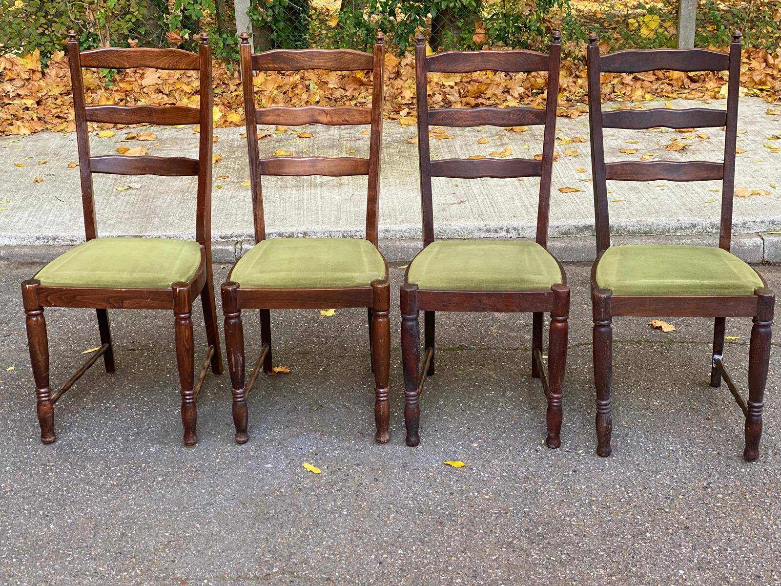 4 chaises bois massif et velours vert