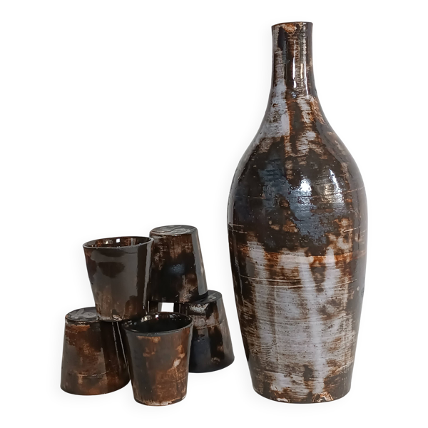 Une bouteille et six gobelets en céramique Gérard Hofmann Vallauris 1950