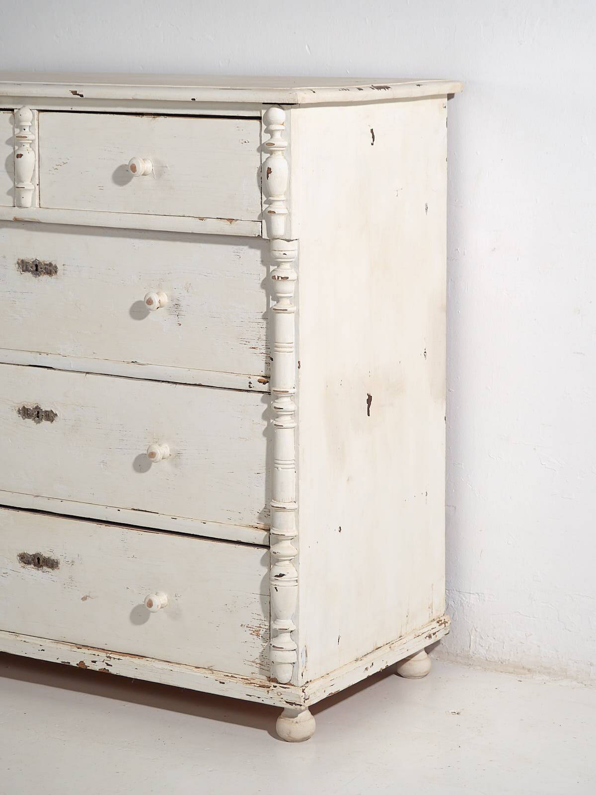Antique white chest of drawers (c.1920)