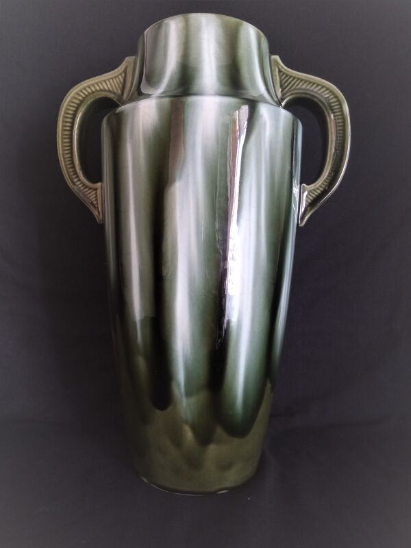 Paire de vases Art Déco en faïence émaillée à coulures blanches sur fond vert