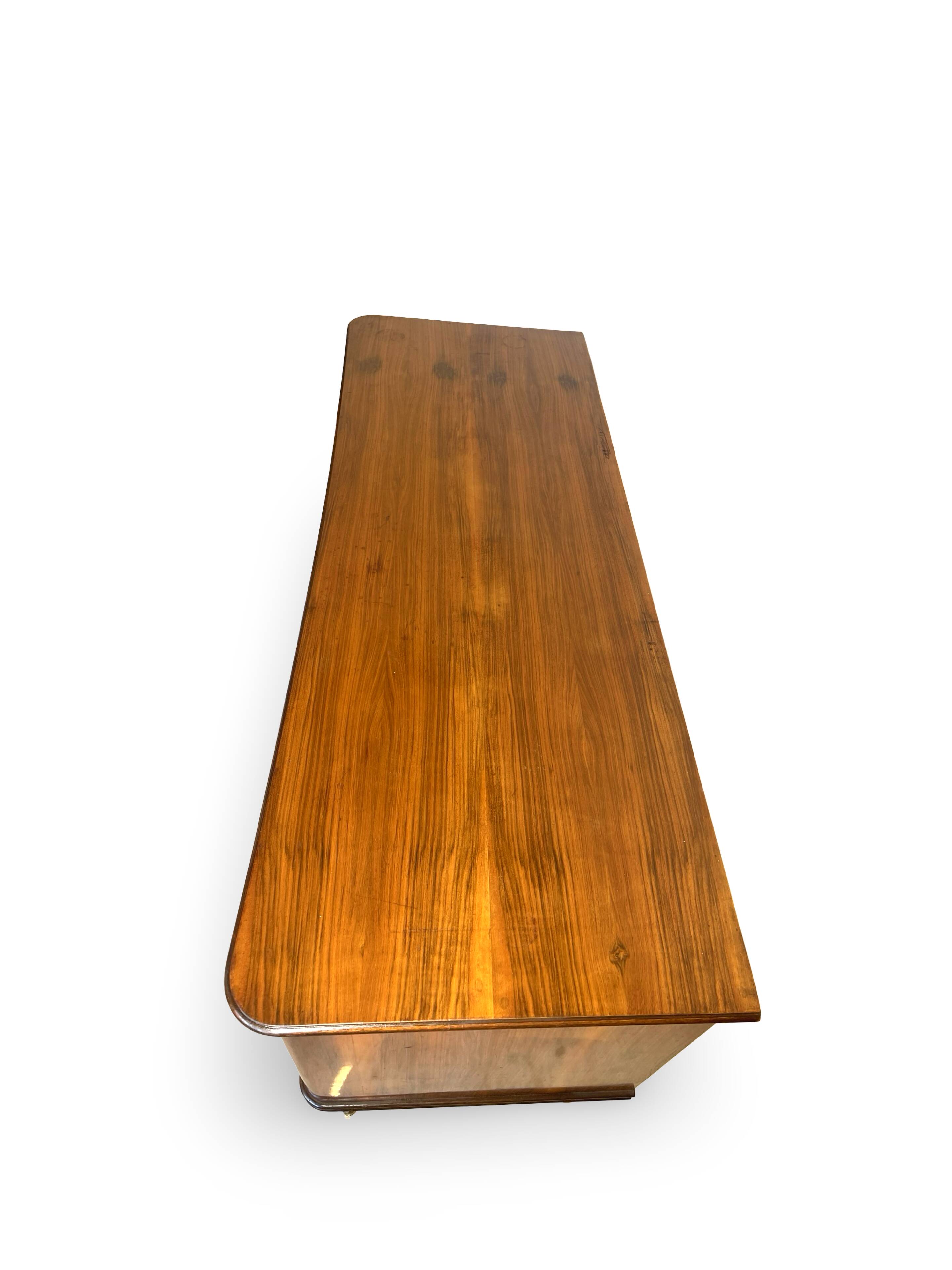 An Italian chest of drawers from the mid-20th century.