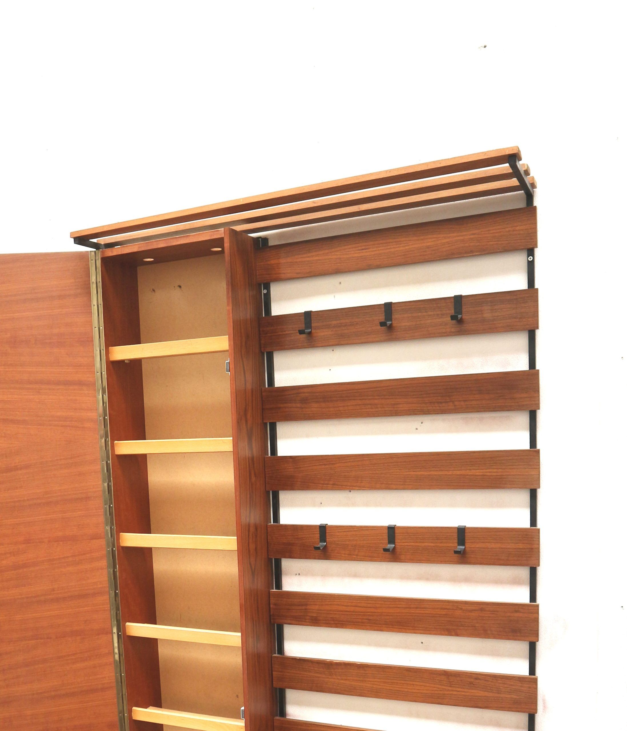 Cabinet de couloir vintage des années 1960 avec porte-manteau et meuble à chaussures.