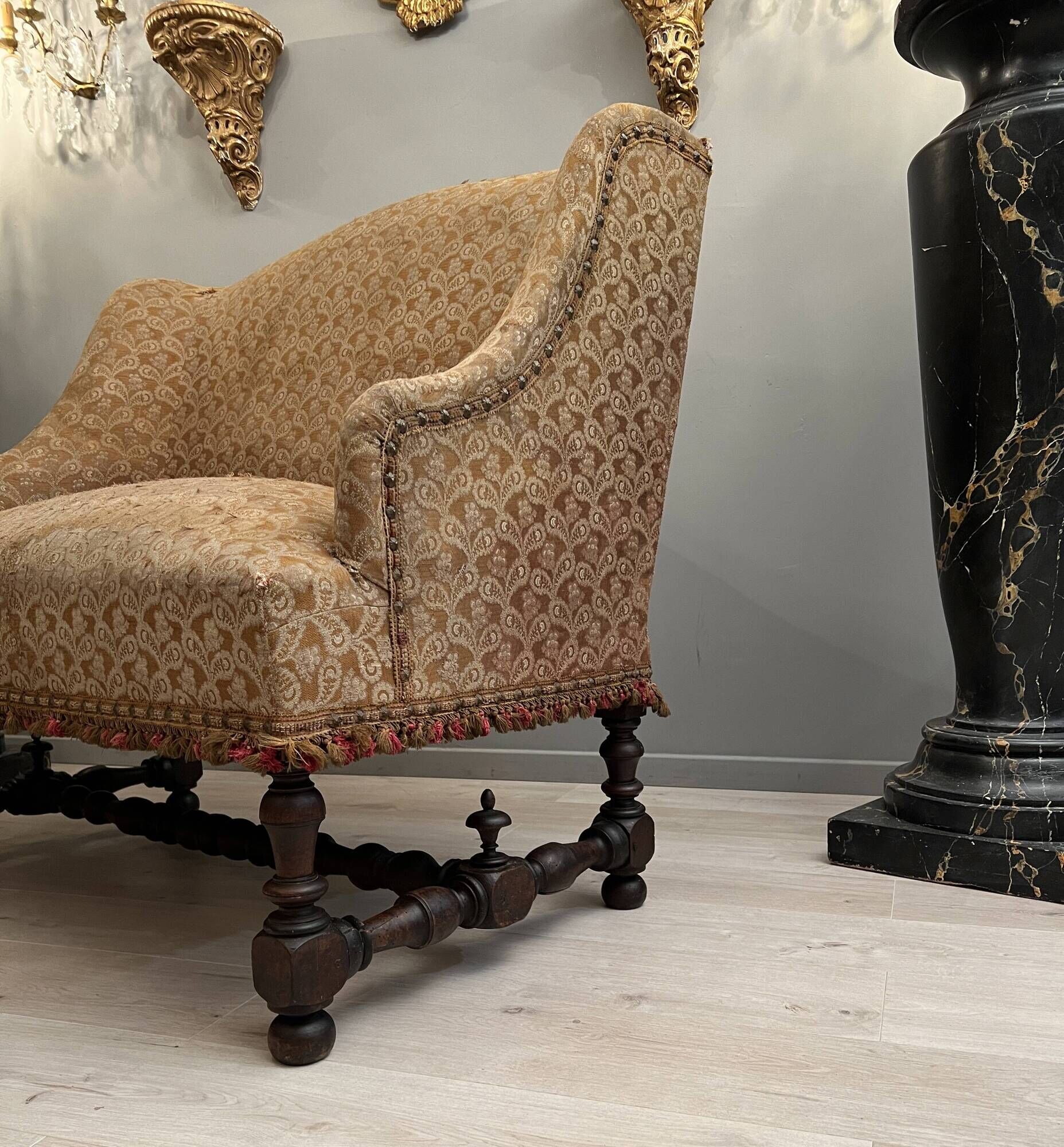 Walnut bench of louis xiii xviith period