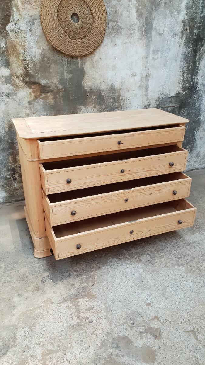 Antique pine chest of drawers