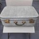 Valise en carton bleue chinée vintage