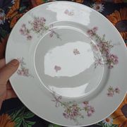 Plat de service en porcelaine de Limoges William Guérin et Compagnie