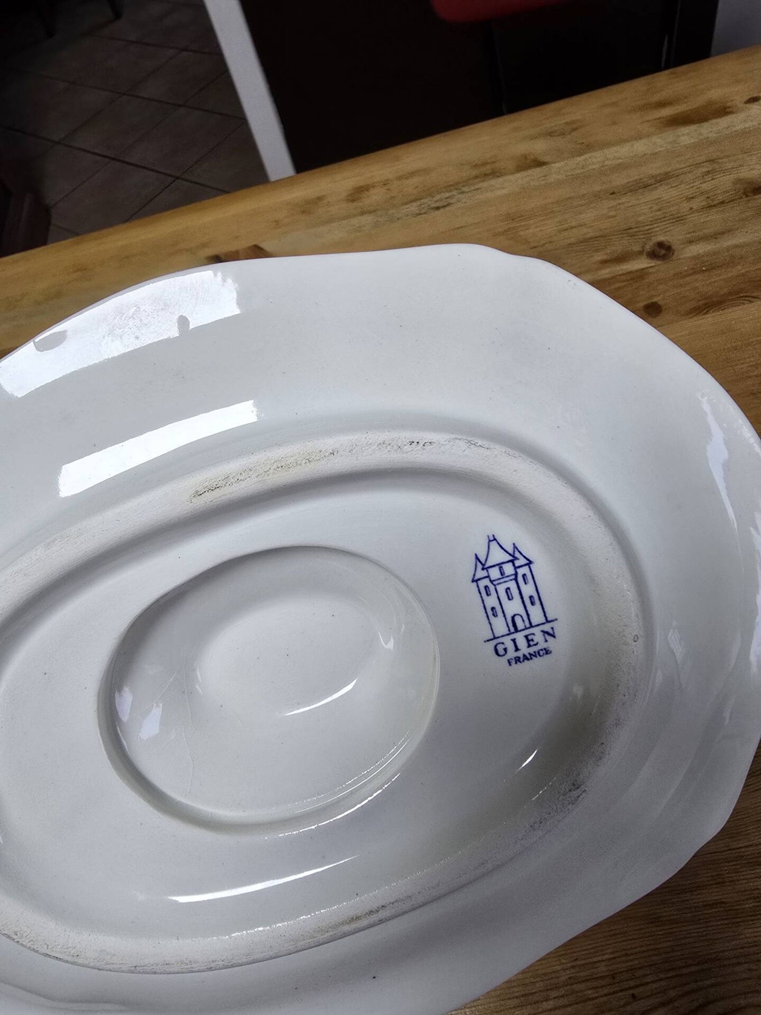 Sauceboat Gien with blue patterns in perfect condition.