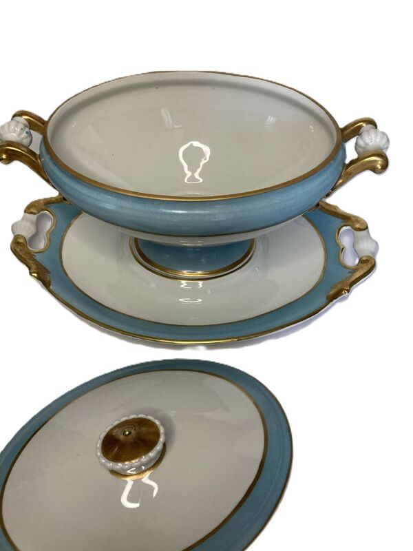 Limoges, Soupière sur présentoir porcelaine début XXème