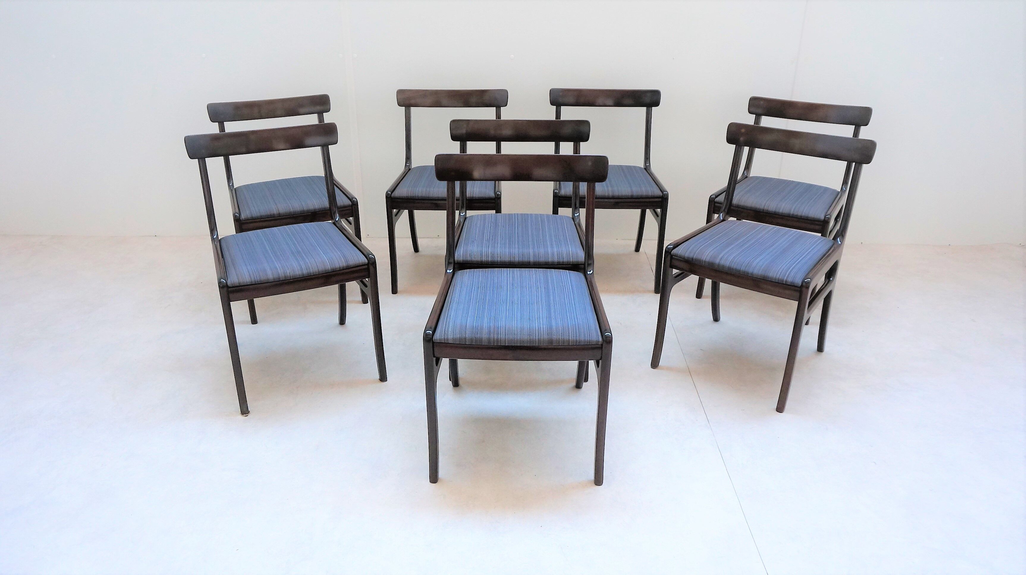 Series of 8 chairs Rundstedlung Ole Wanscher