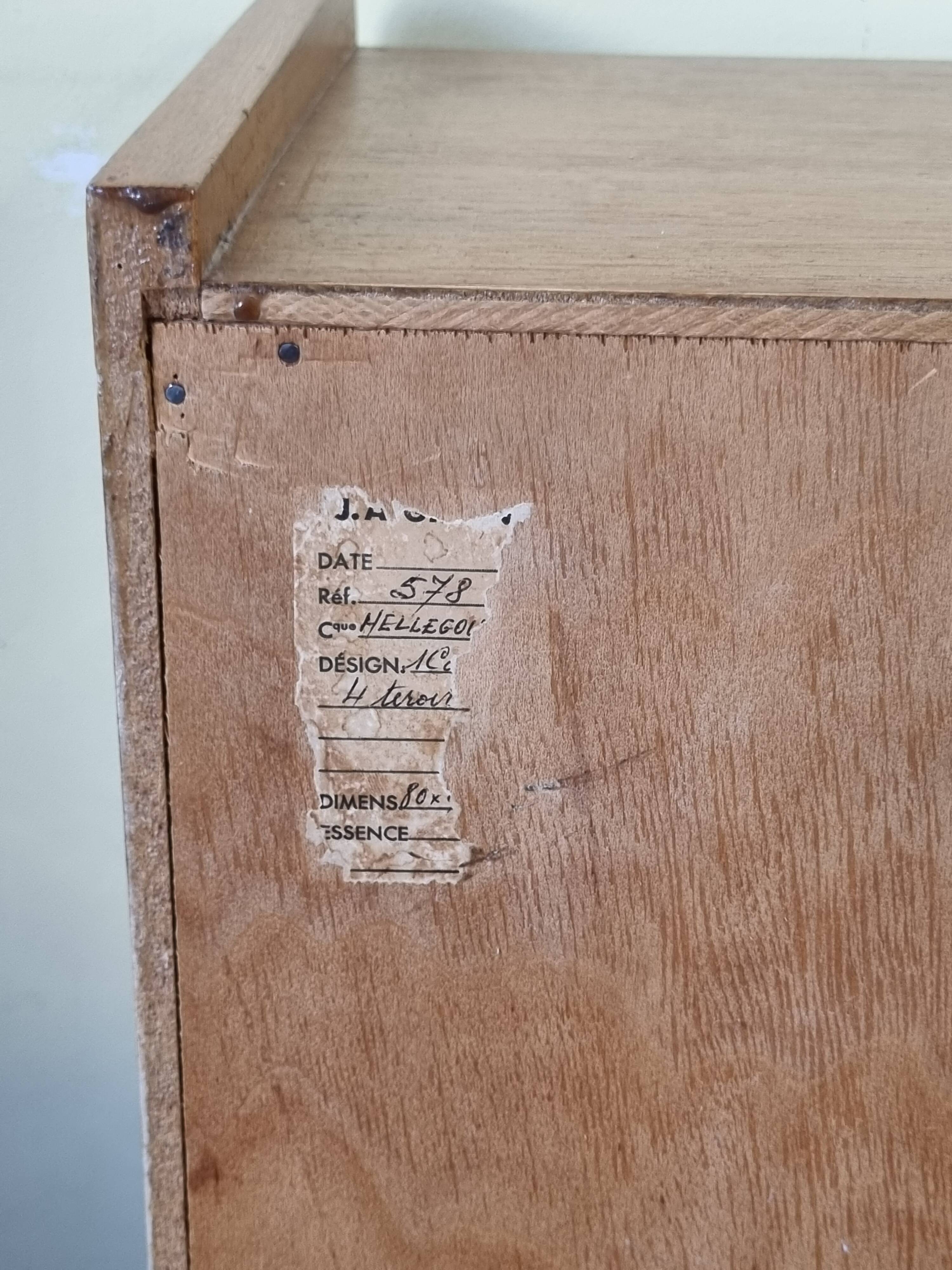 Vintage chest of drawers in modernist veneered wood from the 50s