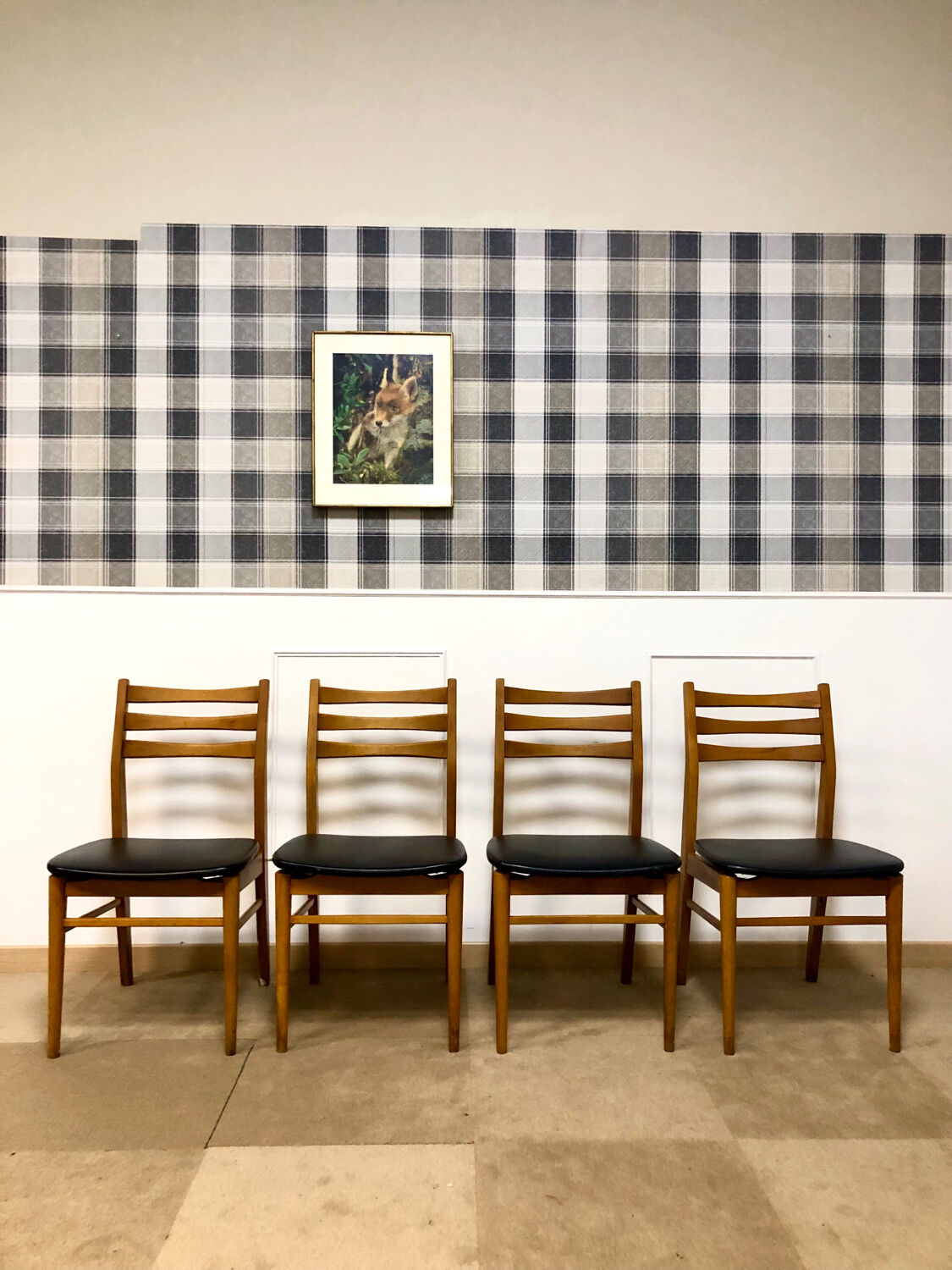 4 Scandinavian chairs seated skaï